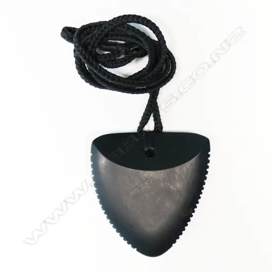 Ross McCabe large carved obsidian notched rei niho(eye tooth) pendant,